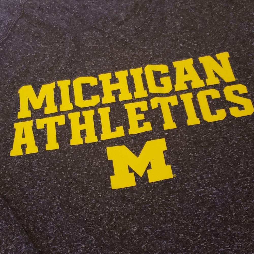 GO BLUE 💙💛💥University of Michigan shirt - Picture 3 of 7